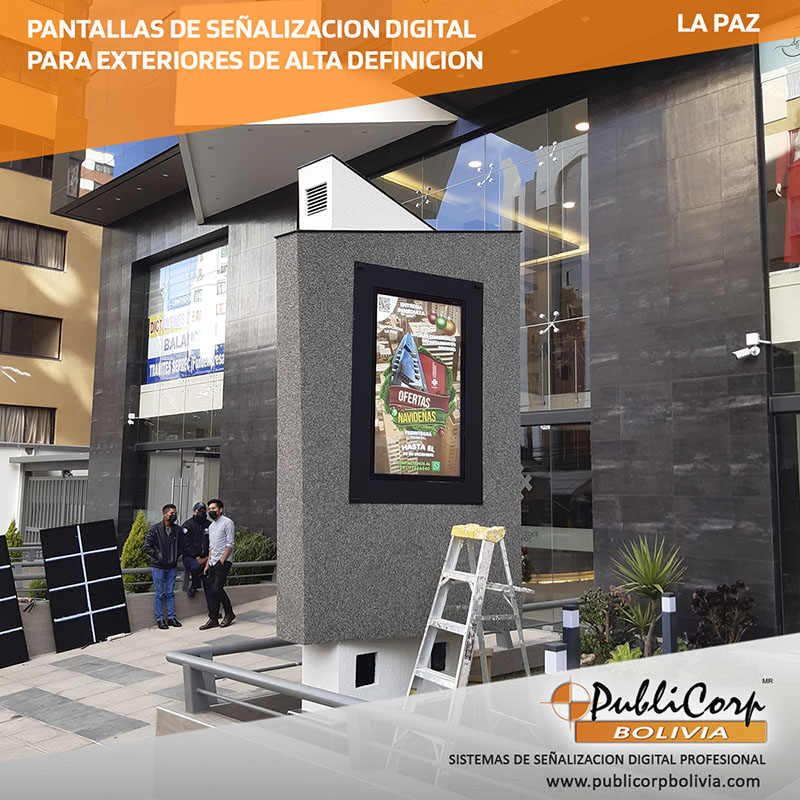 Pantallas publicitarias en ambas caras de un totem exterior en La Paz Bolivia